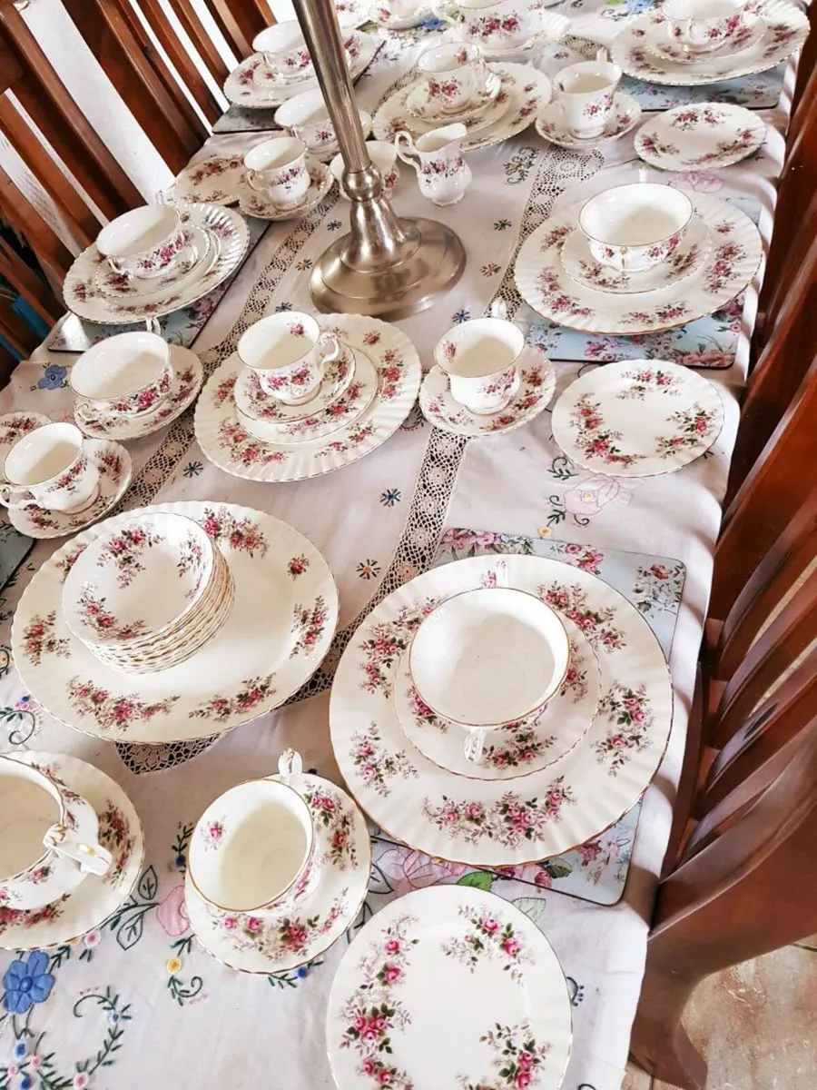 Royal Albert Lavender Rose dinner tea set - Image 1