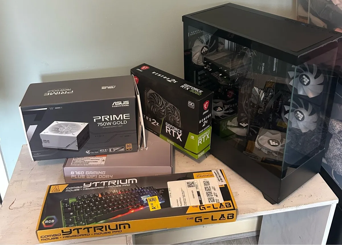 PC worth €1600 with everything - Image 1