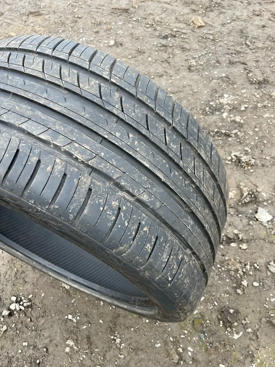 2x 295/35/21 Jinyu tyres good as new - Image 1