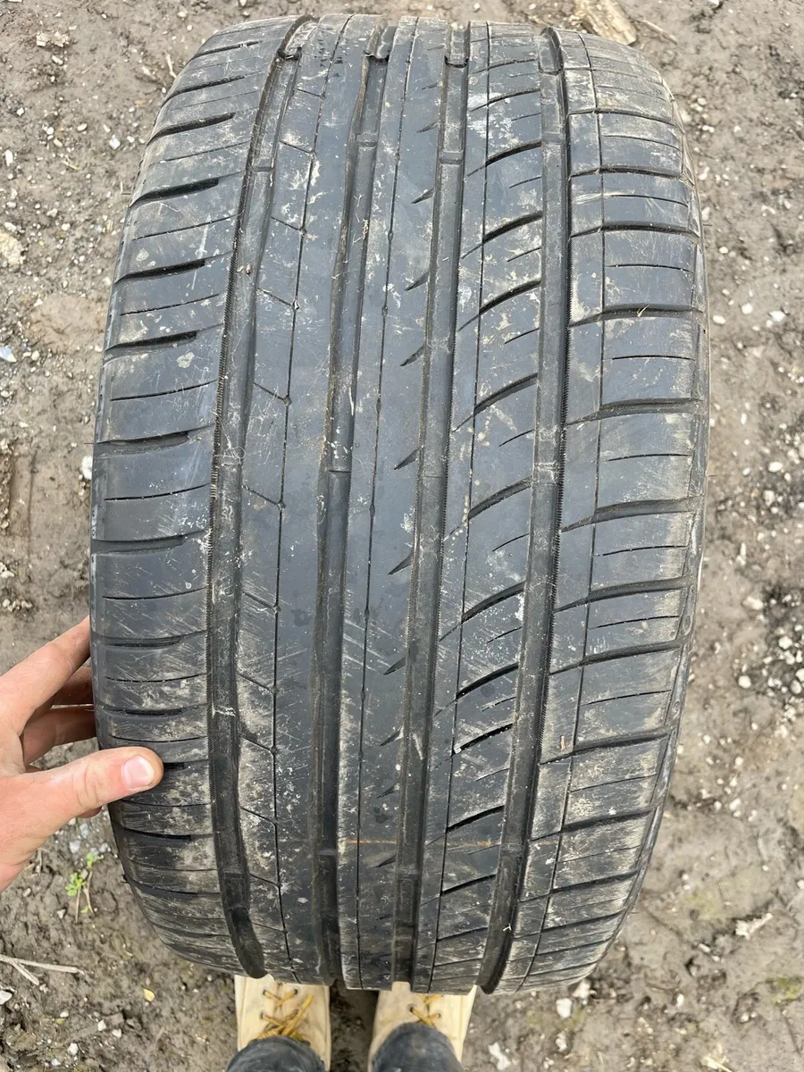 2x 295/35/21 Jinyu tyres good as new - Image 4