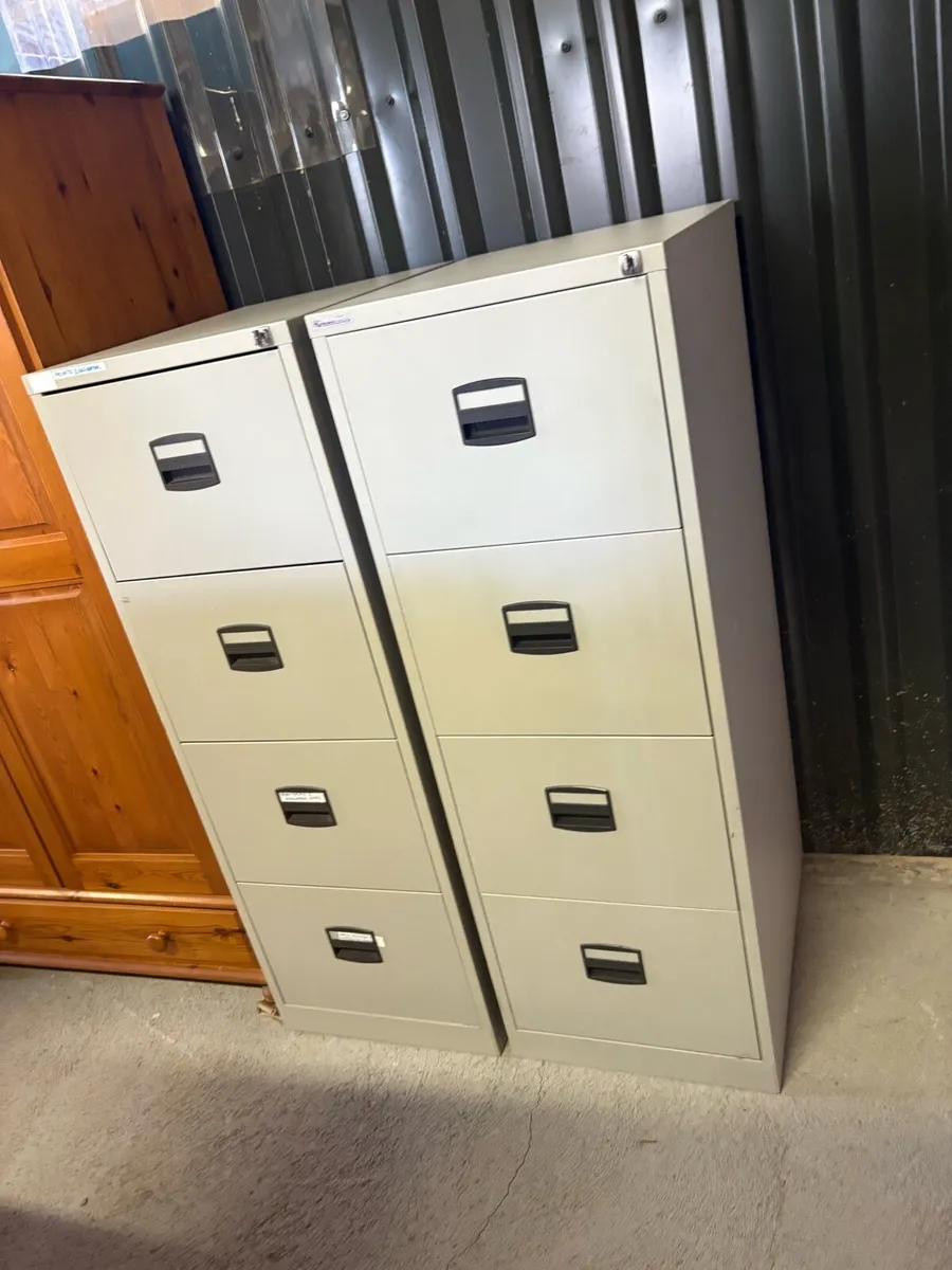 Filling cabinet with key