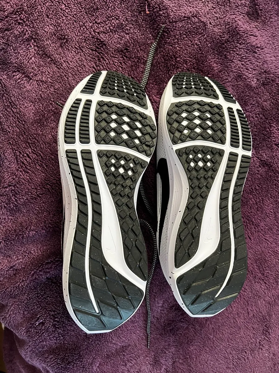 Nike Pegasus 40 Shoes - Image 3