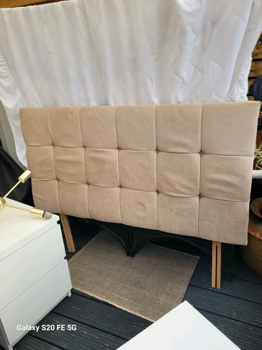 Bed lockers   .double headboard  light fitting. - Image 3