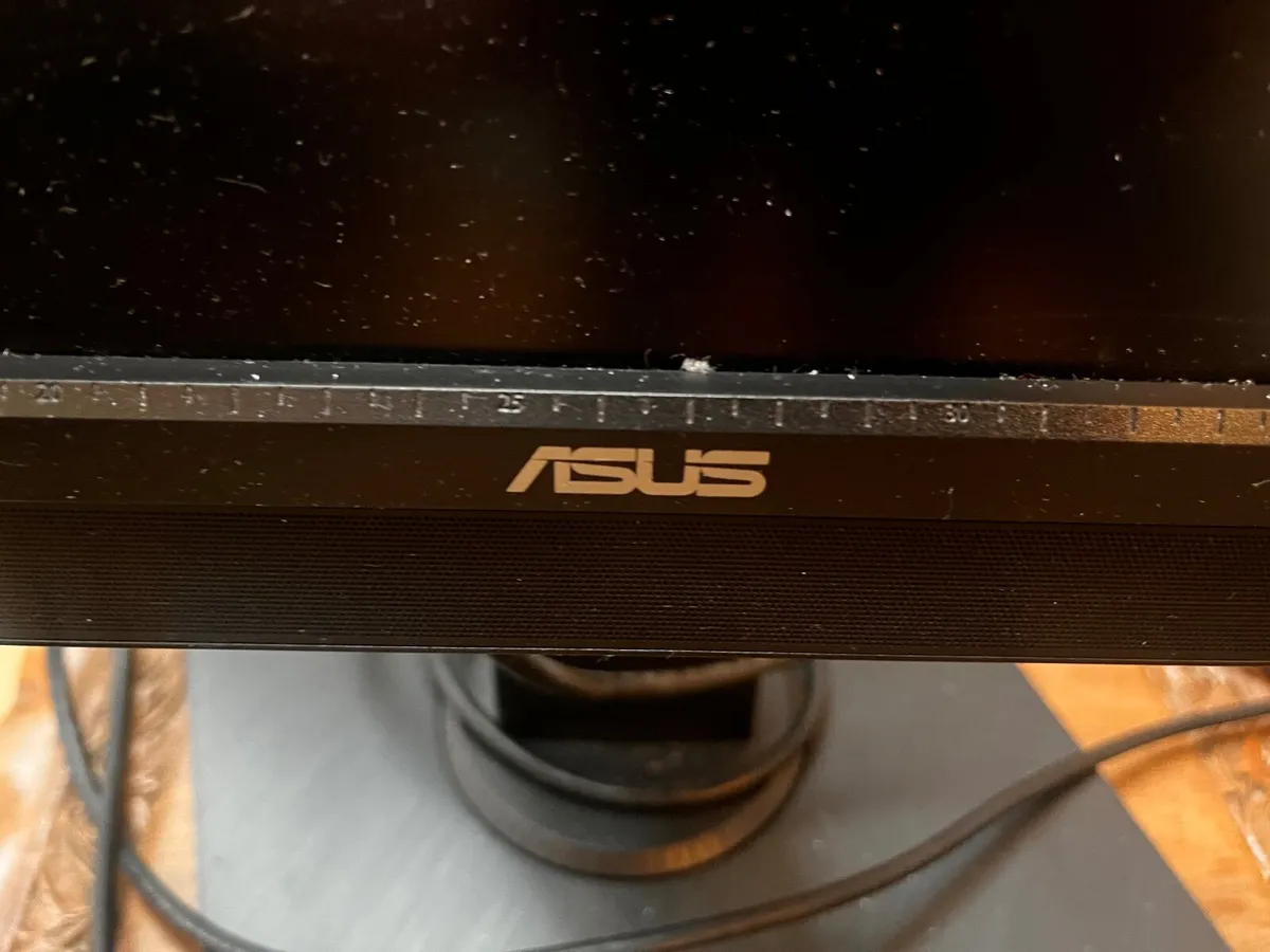 ASUS 24” Monitor with built in webcam - Image 2