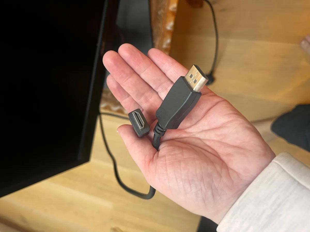 ASUS 24” Monitor with built in webcam - Image 3