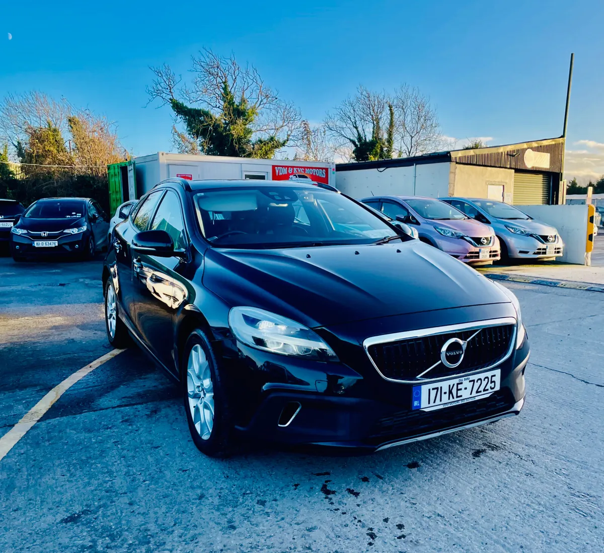 VOLVO V40 CROSS COUNTRY (2.0, DIESEL) - Image 1