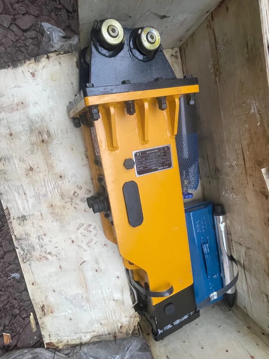 New/ unused solmek rock breaker - Image 1