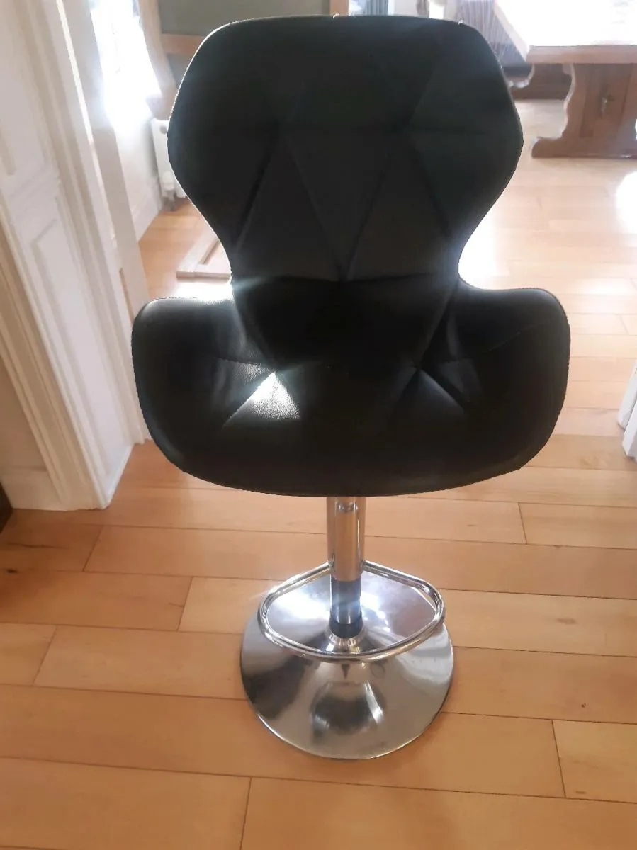 2no swivel stools, & 2no Office swivel seats, - Image 1