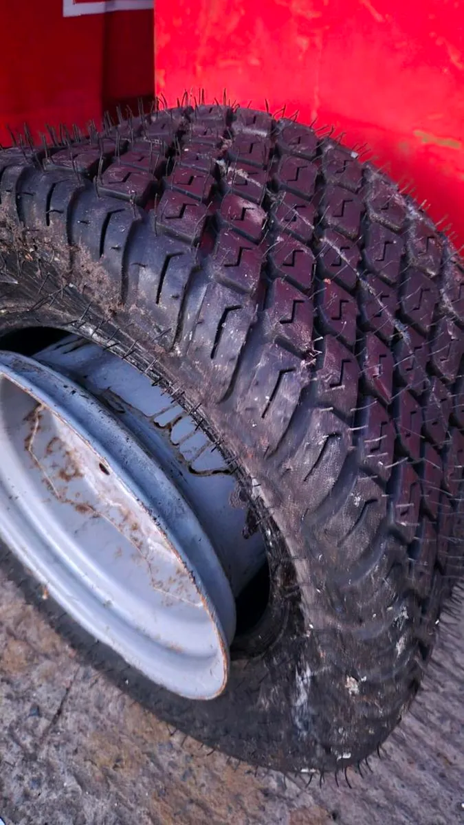 Quad lawnmower tyre wheel - Image 1