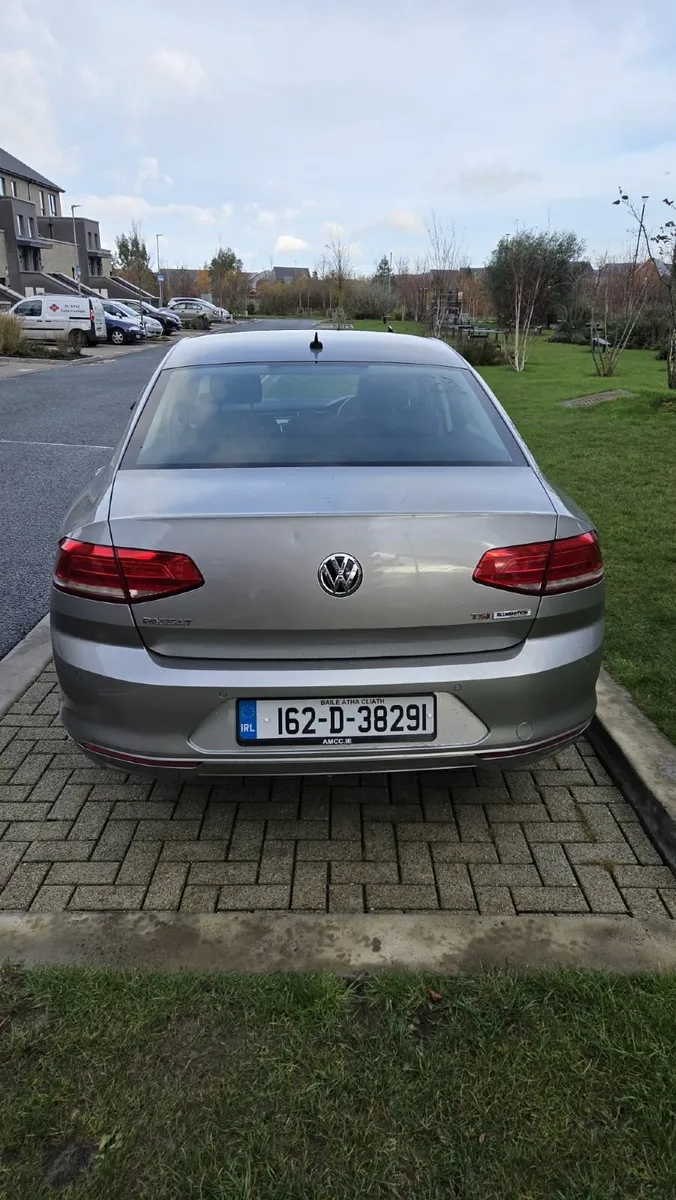 Volkswagen Passat 2016 - Image 2