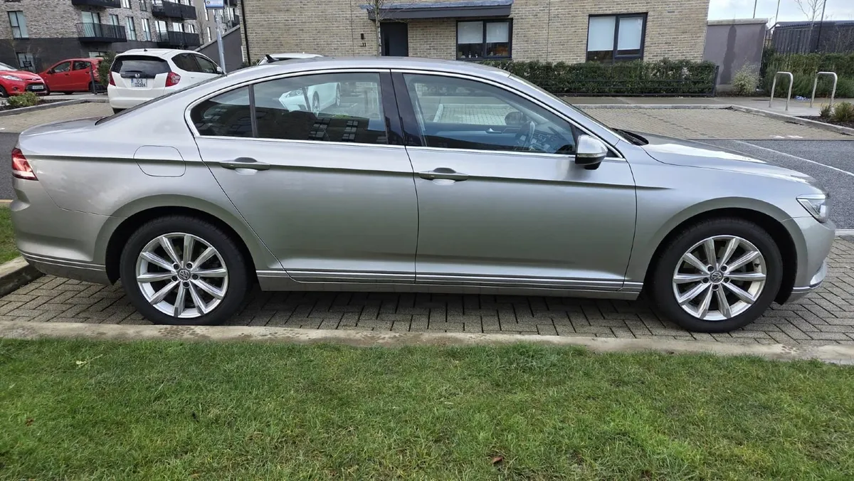 Volkswagen Passat 2016 - Image 3