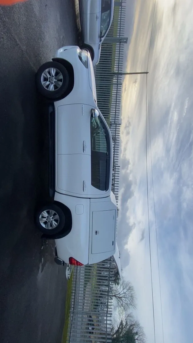 Toyota Hilux Double Cab 2016 - Image 2