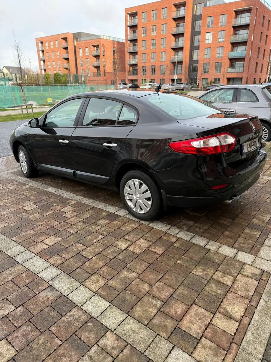 Renault Fluence 2011 - Image 2