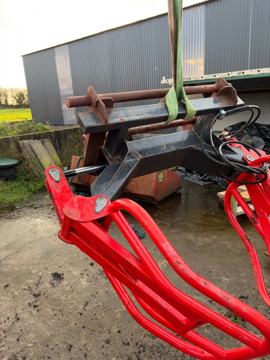 Soft Hand’s - MX loader brackets - Image 1