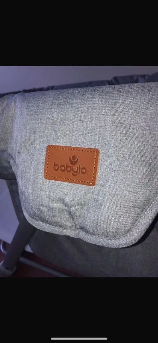 Next to me - Image 3