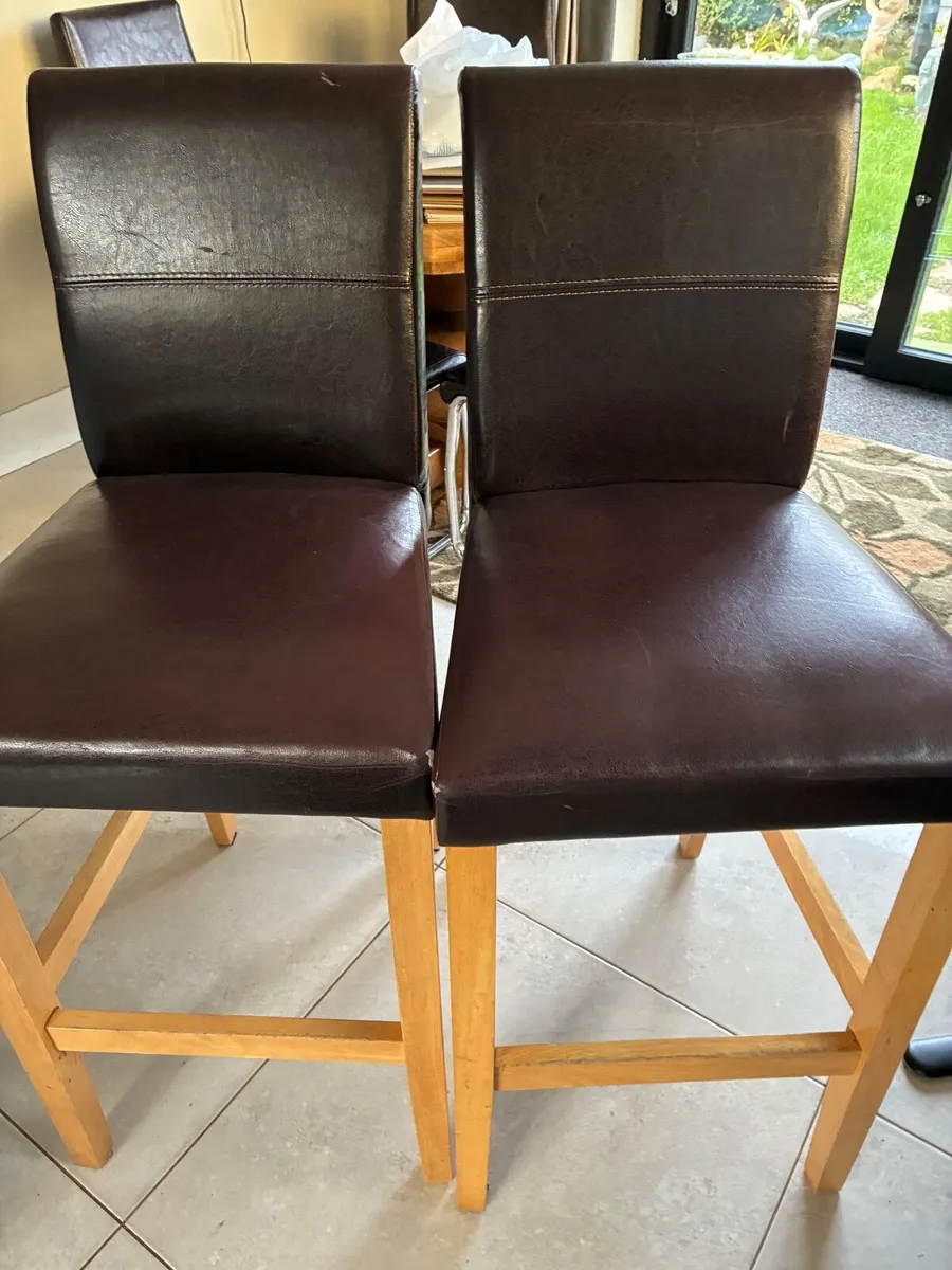 Chairs 2High stools - Image 1