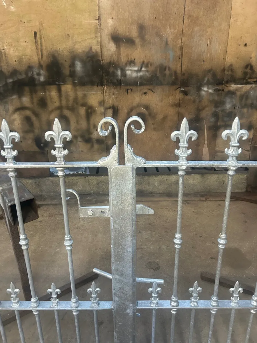 New Entrance Gates - Image 3