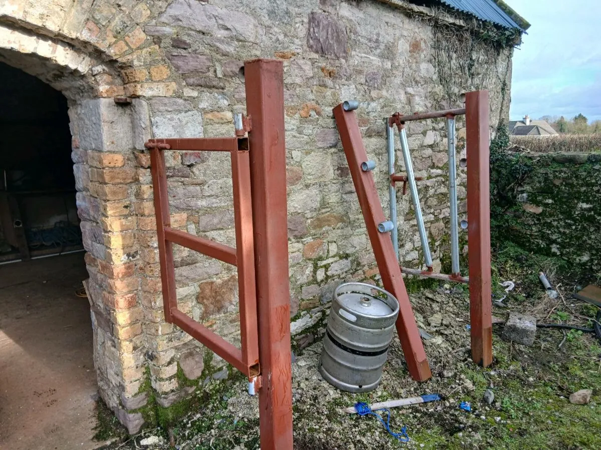 Cattle crush - Image 3