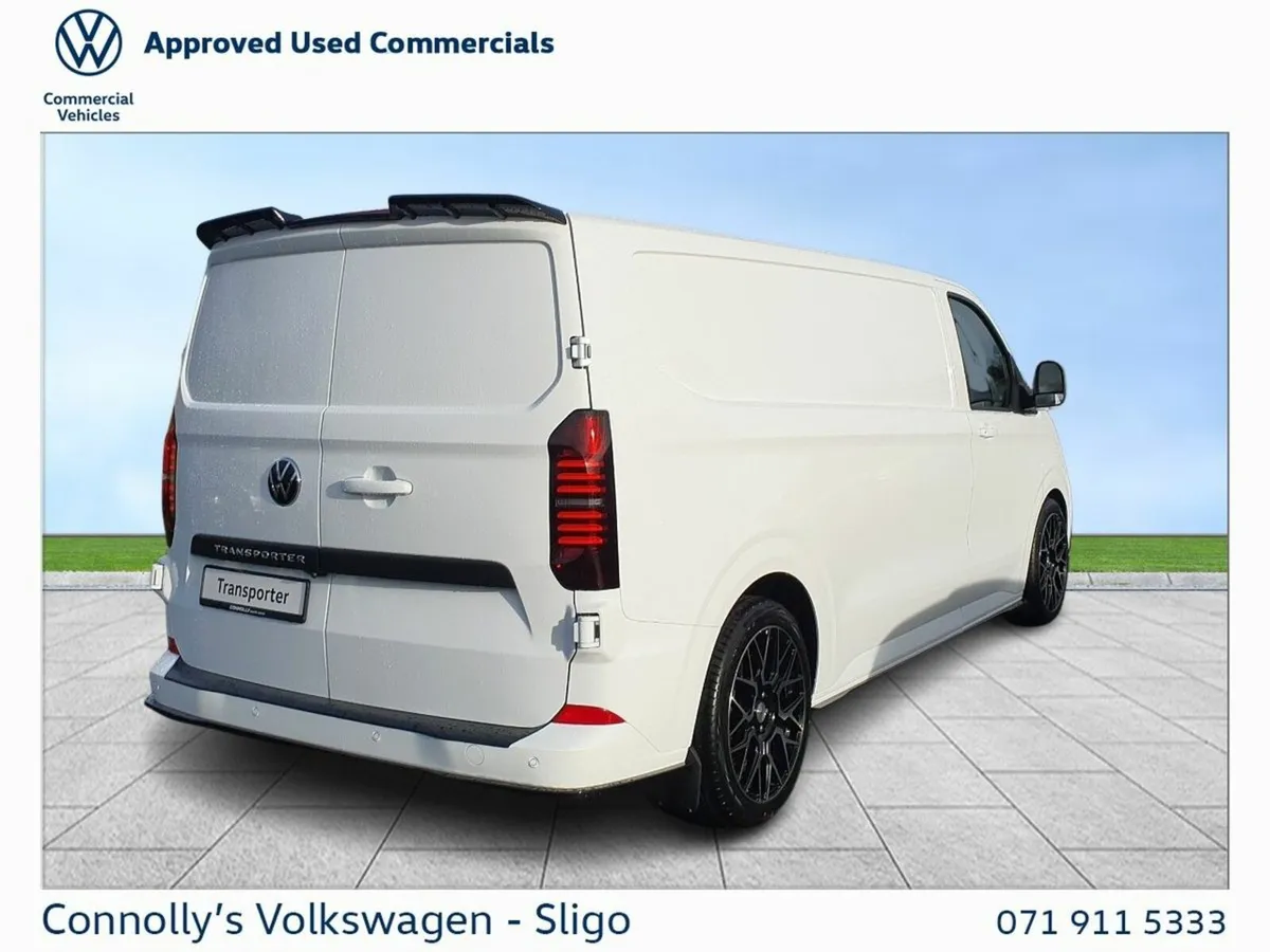 Volkswagen Transporter Highline 150 bhp Auto - Image 3