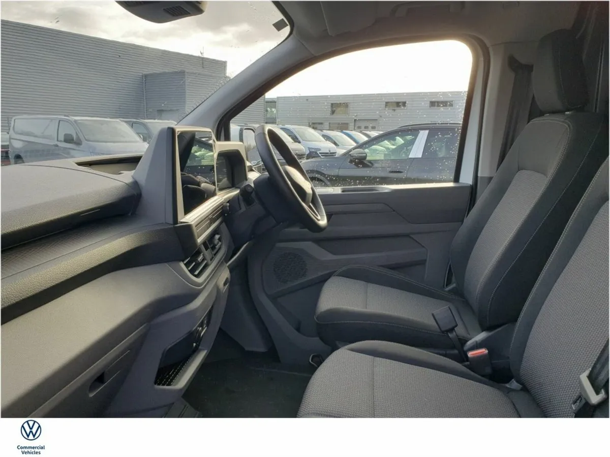 Volkswagen Transporter Highline 150 bhp Auto - Image 4