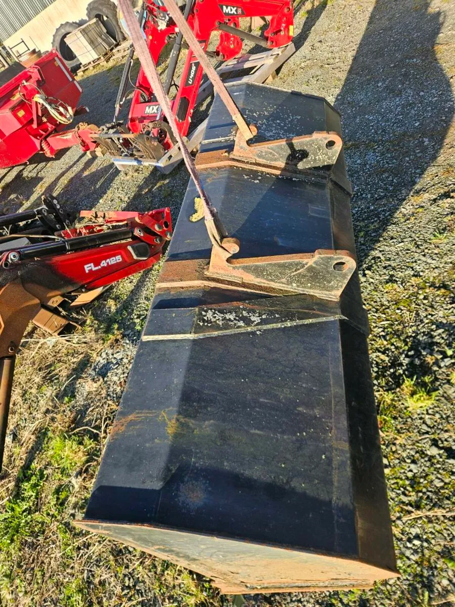 2m ,6,6 bucket - Image 3