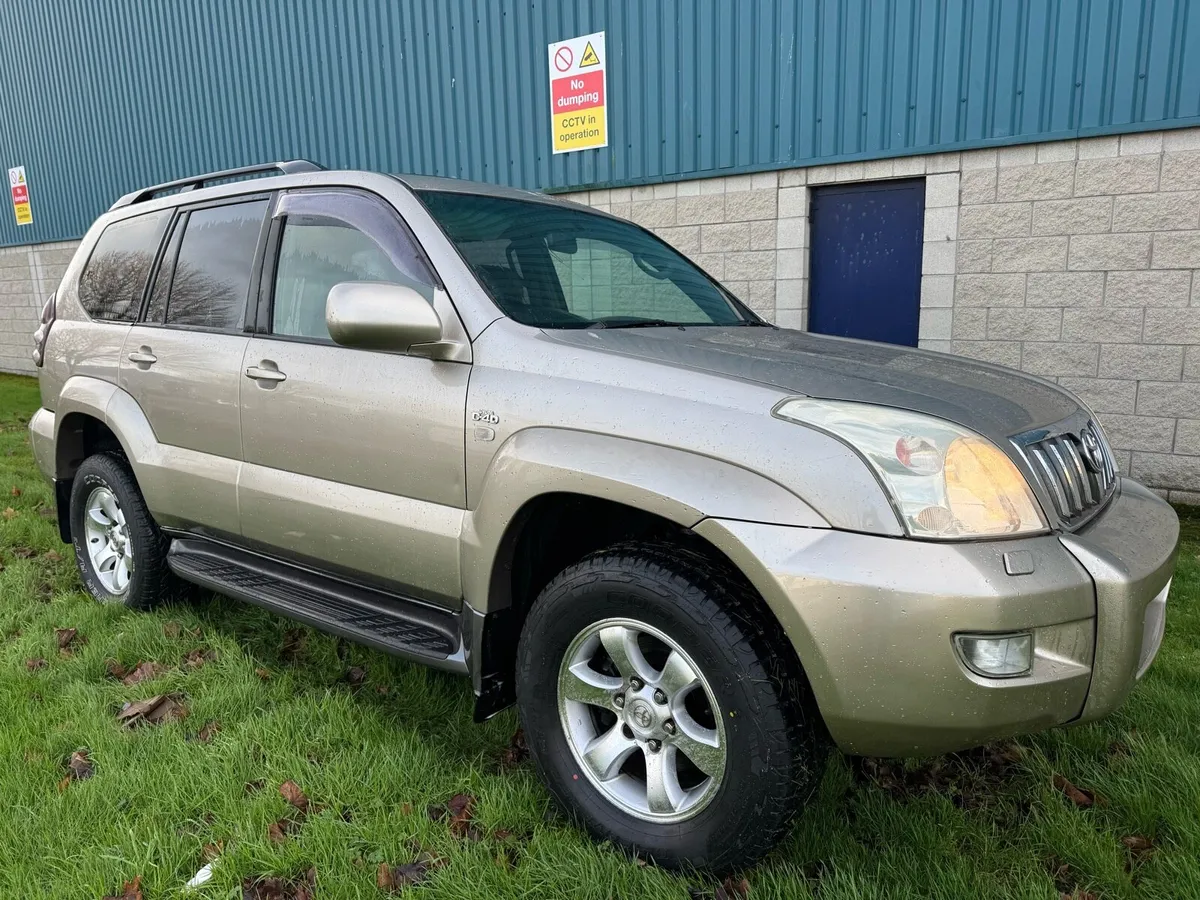 2005 Landcruiser LC4 Auto 8 Seater - Image 1
