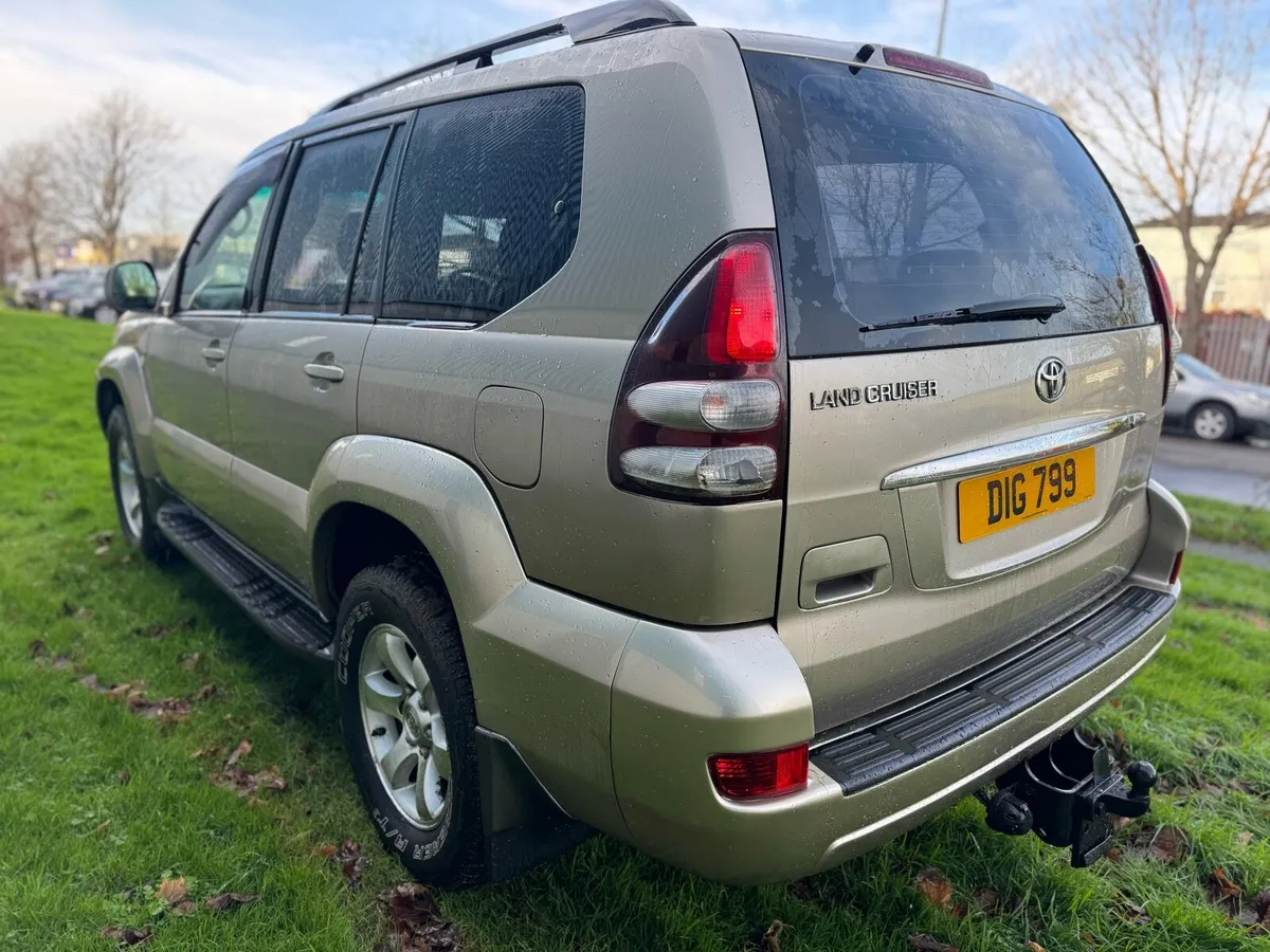 2005 Landcruiser LC4 Auto 8 Seater - Image 3