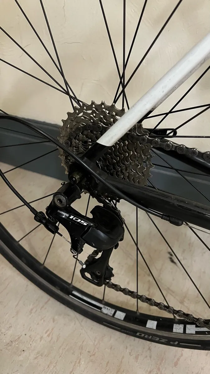 Cube Attain SL Shimano 105 - Image 4