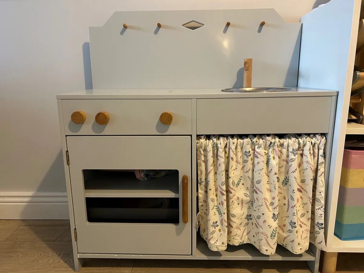 Toy kitchen - Image 1
