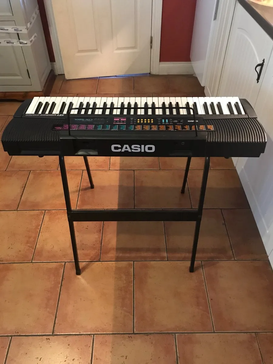 Casio CTK520L Keyboard Key Lighting with Stand - Image 2