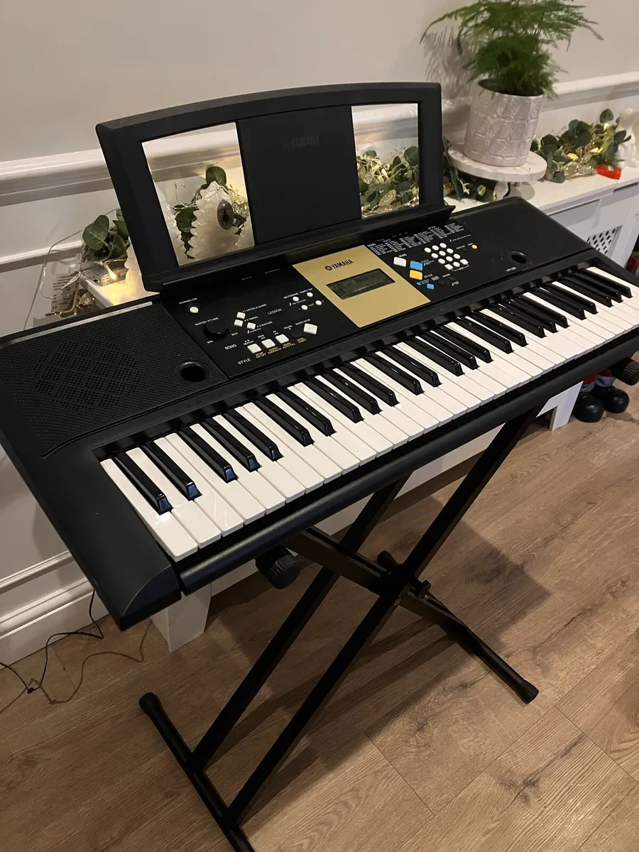 Keyboard and stand - Image 1