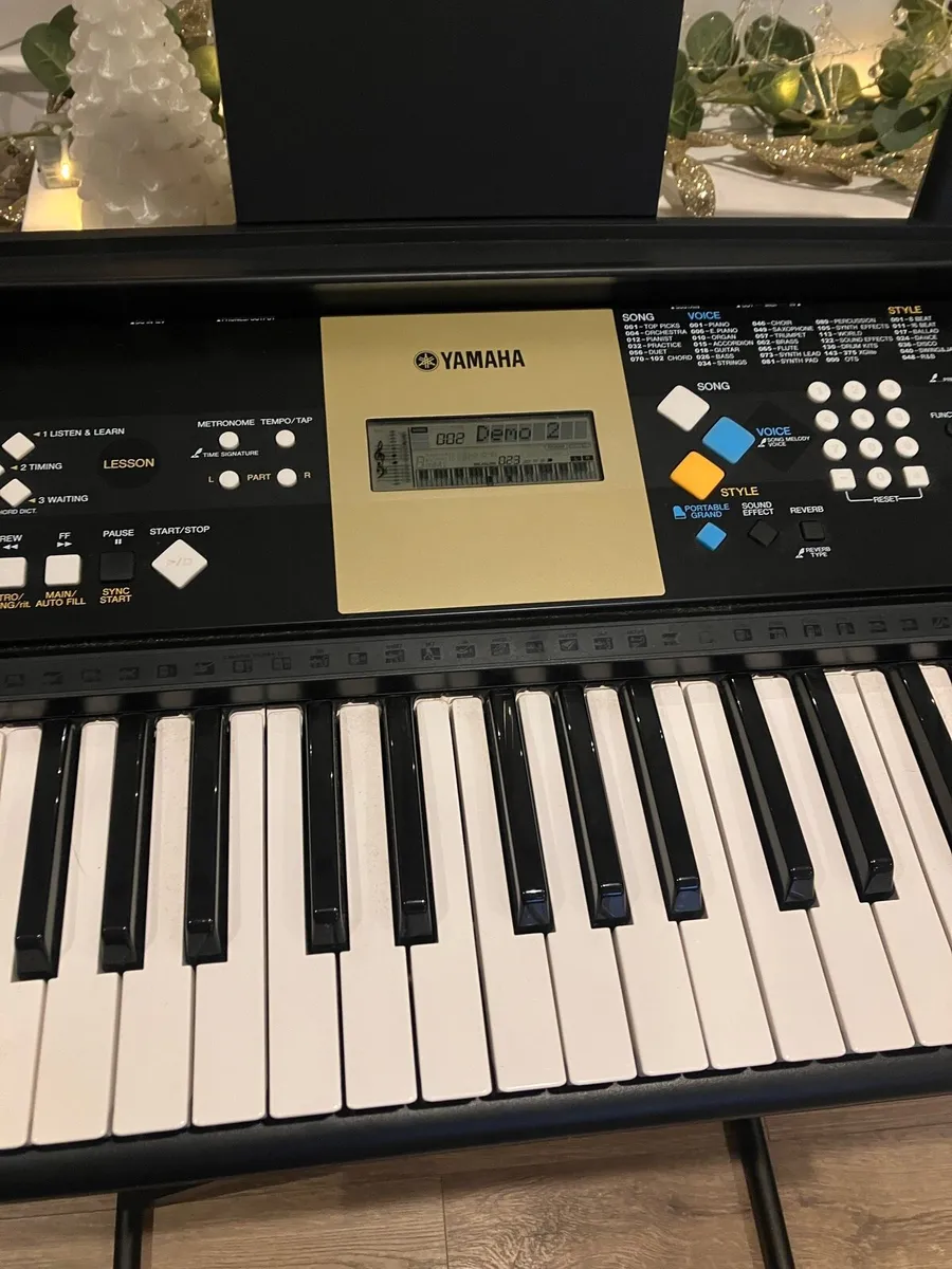 Keyboard and stand - Image 2