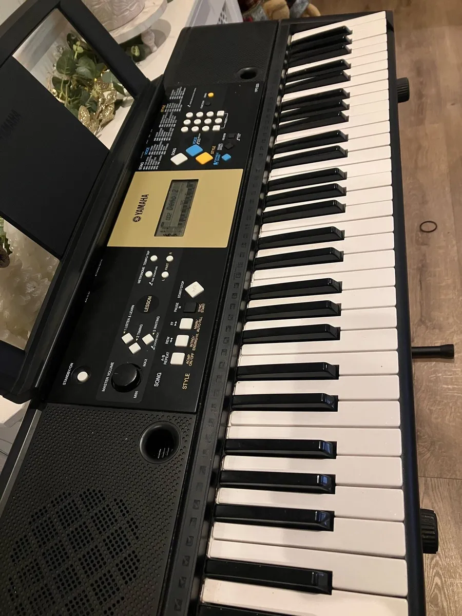 Keyboard and stand - Image 3