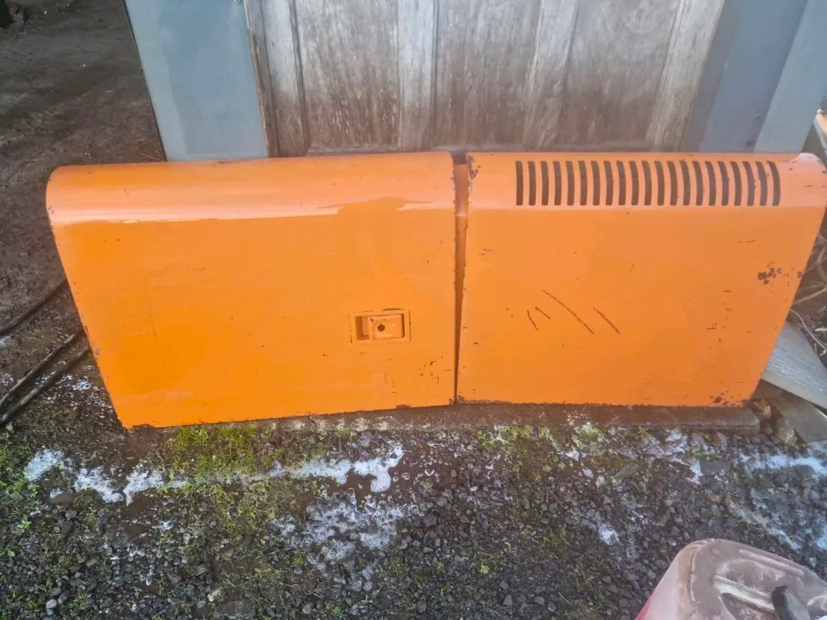 Genuine hitachi zx210-1 doors - Image 1