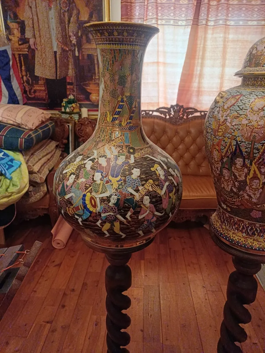 Porcelain vases,and hand carved teak - Image 1