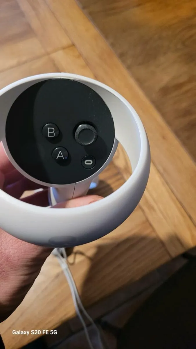 Oculus quest 2 controllers - Image 2
