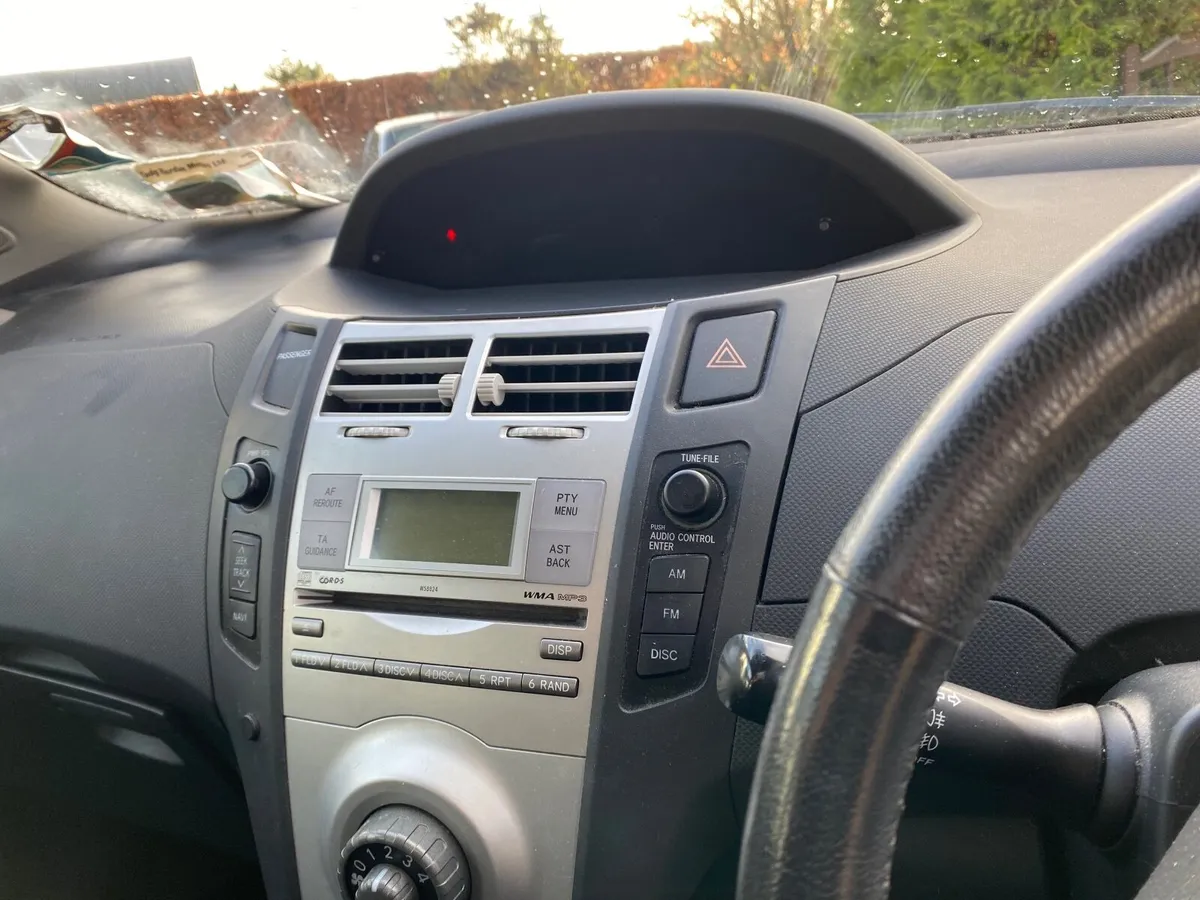 Toyota Yaris 2007 - Image 2