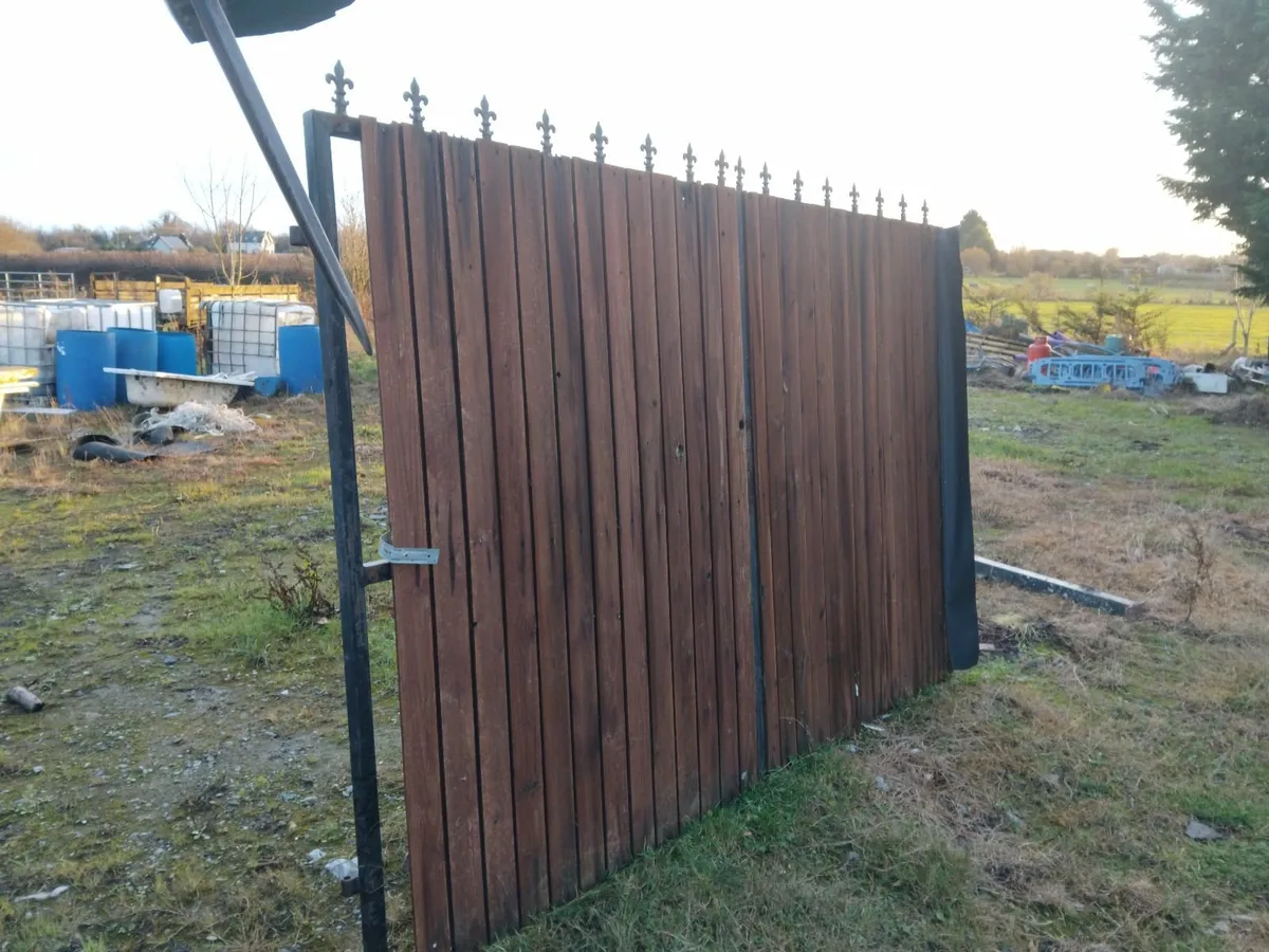 Timber gate - Image 1