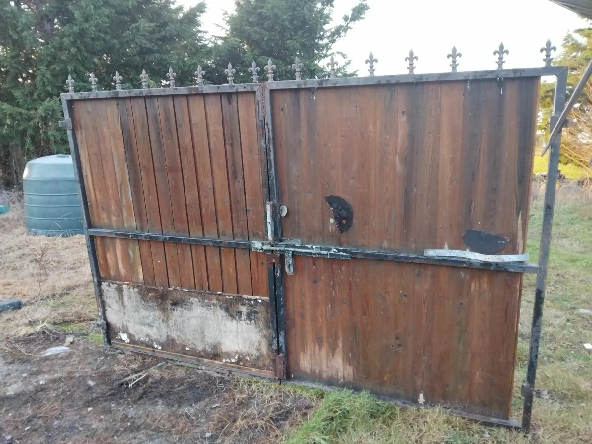 Timber gate - Image 2