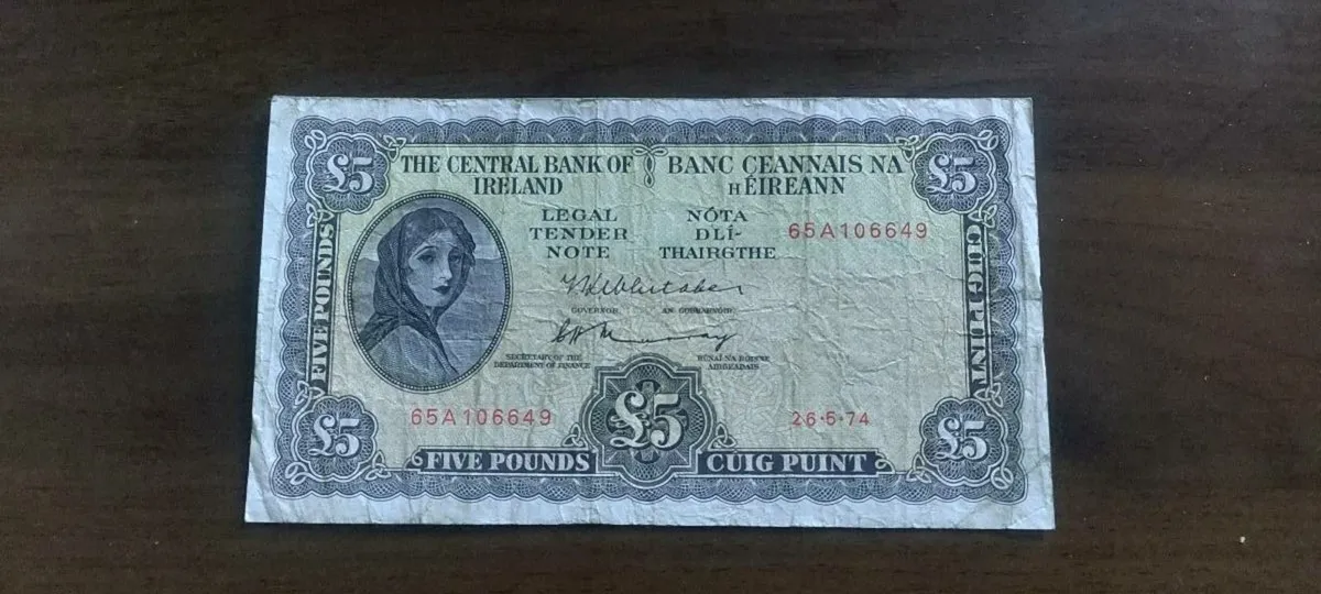 Irish Lady Lavery Banknote Lot 1970s £1 & £5 Not - Image 1