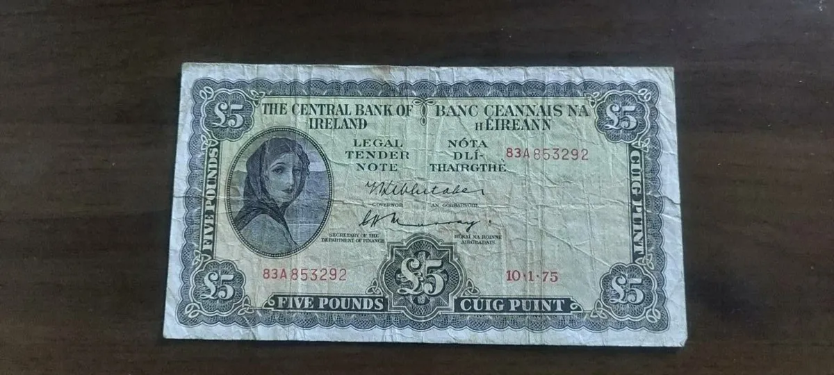 Irish Lady Lavery Banknote Lot 1970s £1 & £5 Not - Image 3