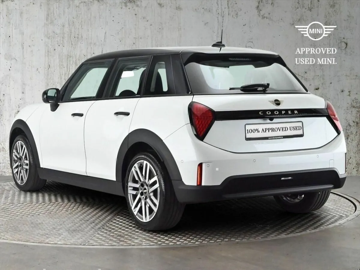 Mini Cooper Cooper C 5 Door - Image 2