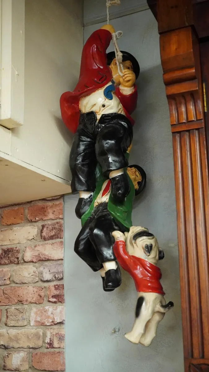 Large Laurel & Hardy Hanging Figurine Wall Decor - Image 2