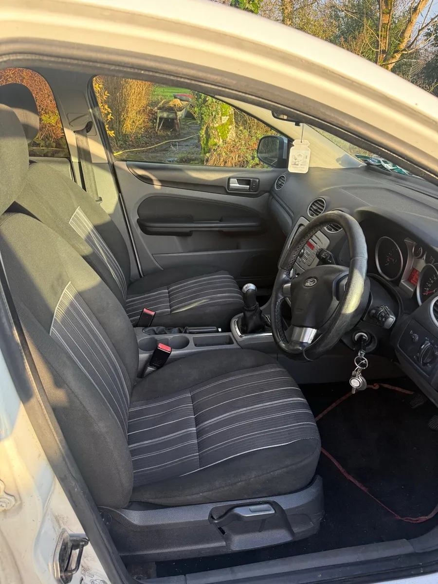 White Ford Focus 2011 NCT 11/26 - Image 4