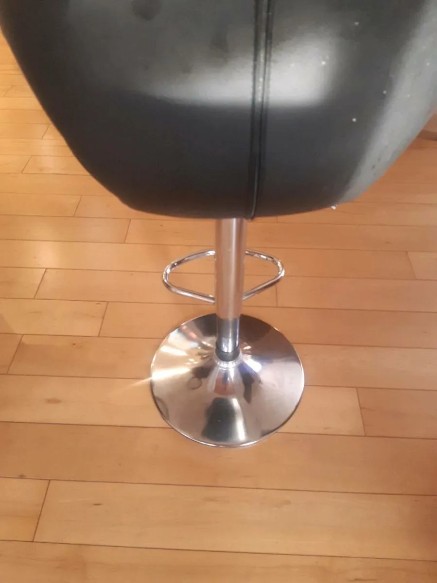 2no Office Seat's, 2no Swivel stools - Image 4