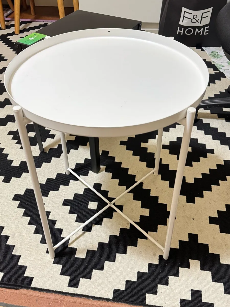 Tray table - Image 1