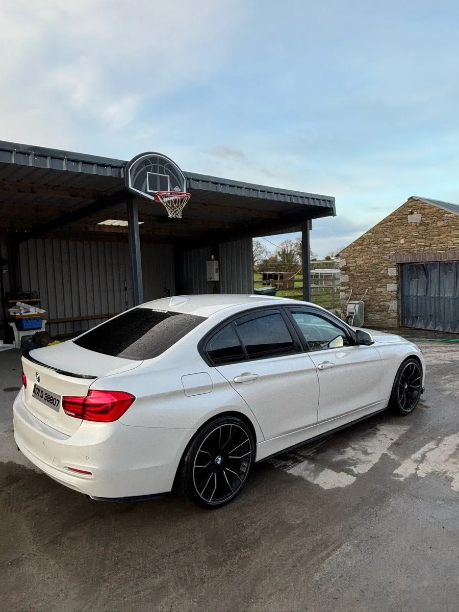 BMW series 3 - Image 1