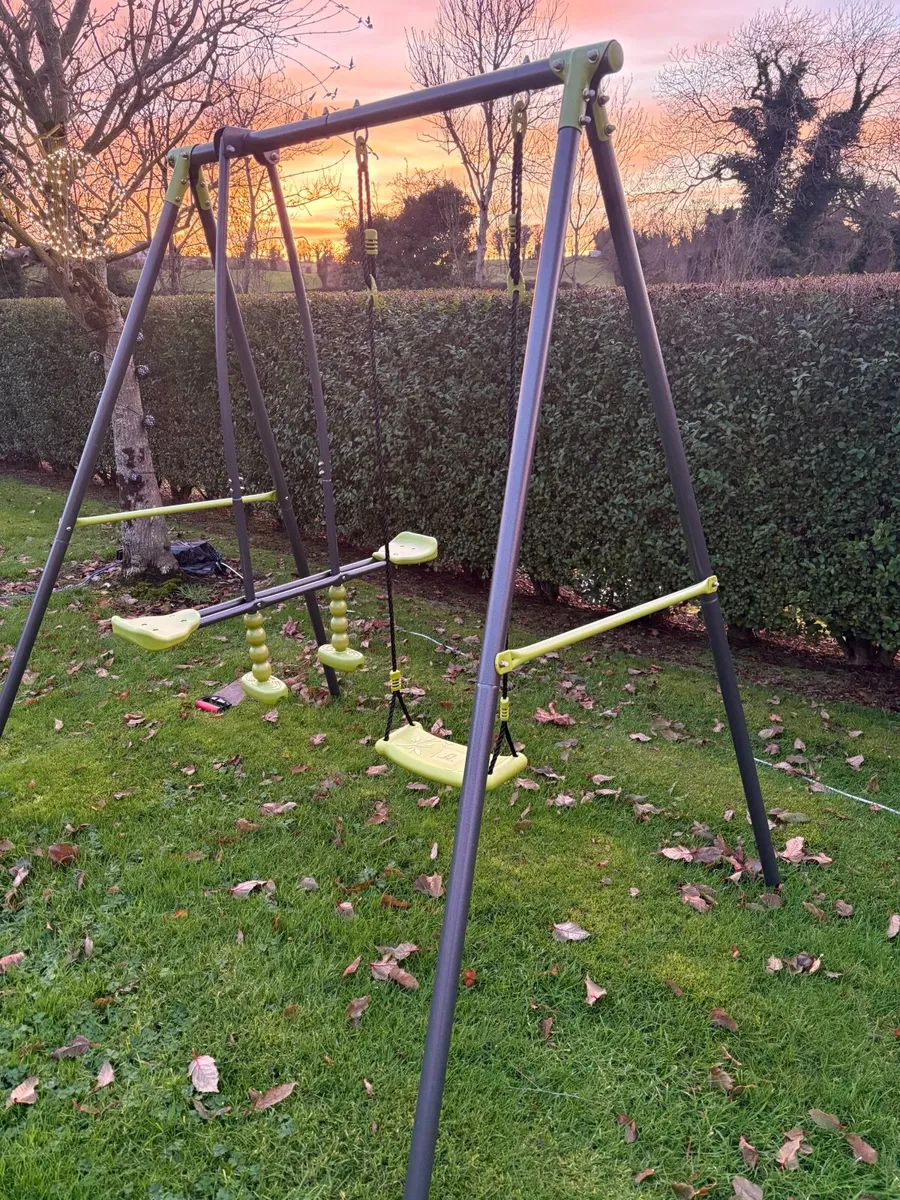 Single swing with glider