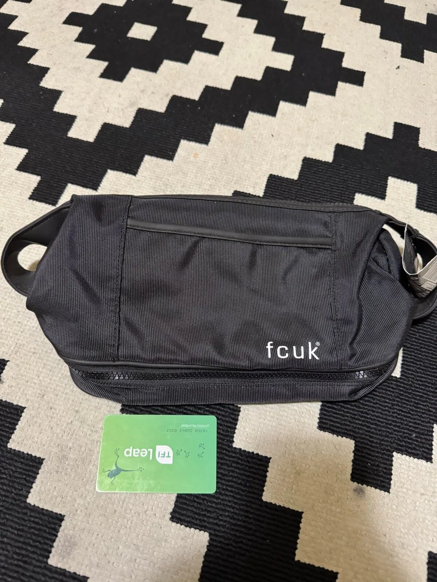 Travel wash bag - Image 1