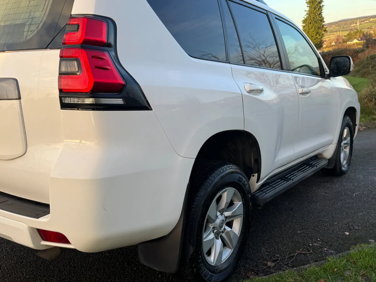 + VAT Toyota Land Cruiser 2022 Auto LwB - Image 4